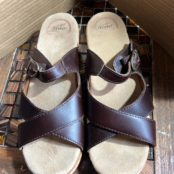 Size 39/9 Dansko crisscross straps clogs mules - Picture 2 of 7